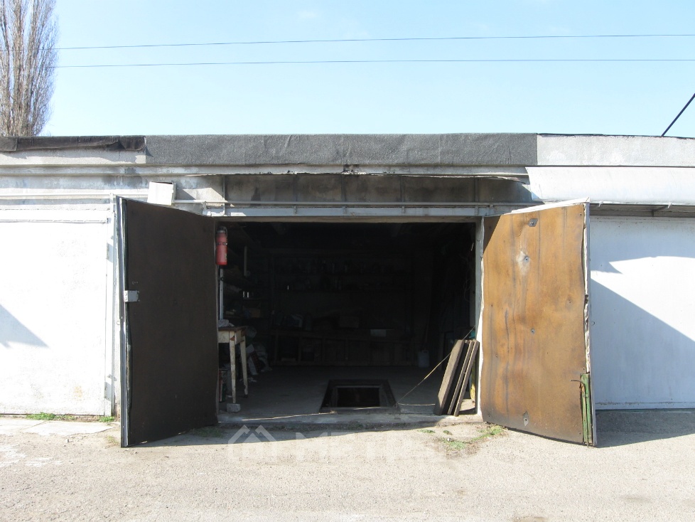 Снять гараж г. Сдам гараж под. Гараж для сдачи. Сдается гараж. Охрана гаража.