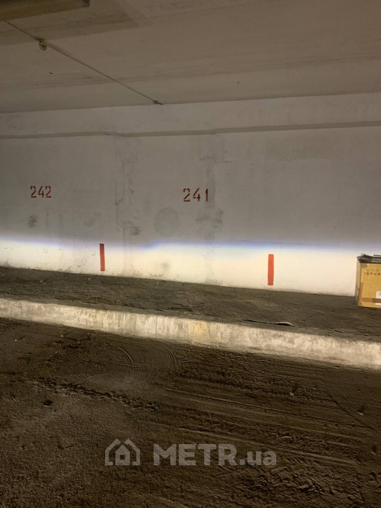 Фото места в подземном паркинге, г. Одесса, Армейская 13а, ул. Армейская (15990-2)