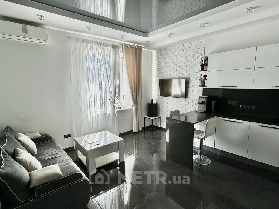 Фото квартиры, г. Черноморск, пер. Хантадзе 3 (21382-5)