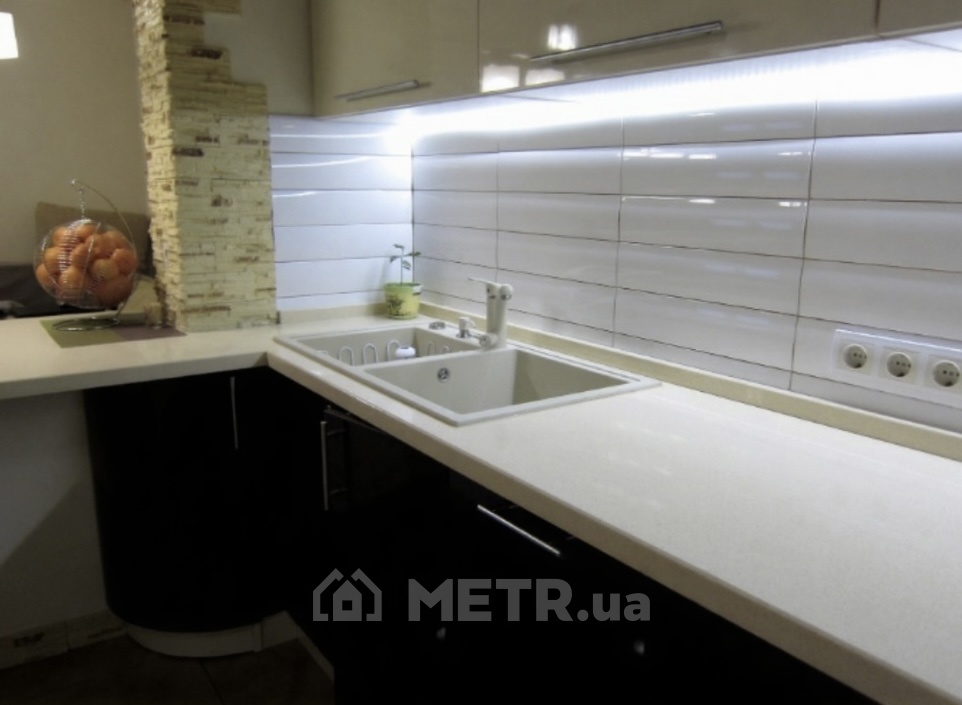 Фото дома, пгт Великодолинское, ул. Центральная (21734-1)