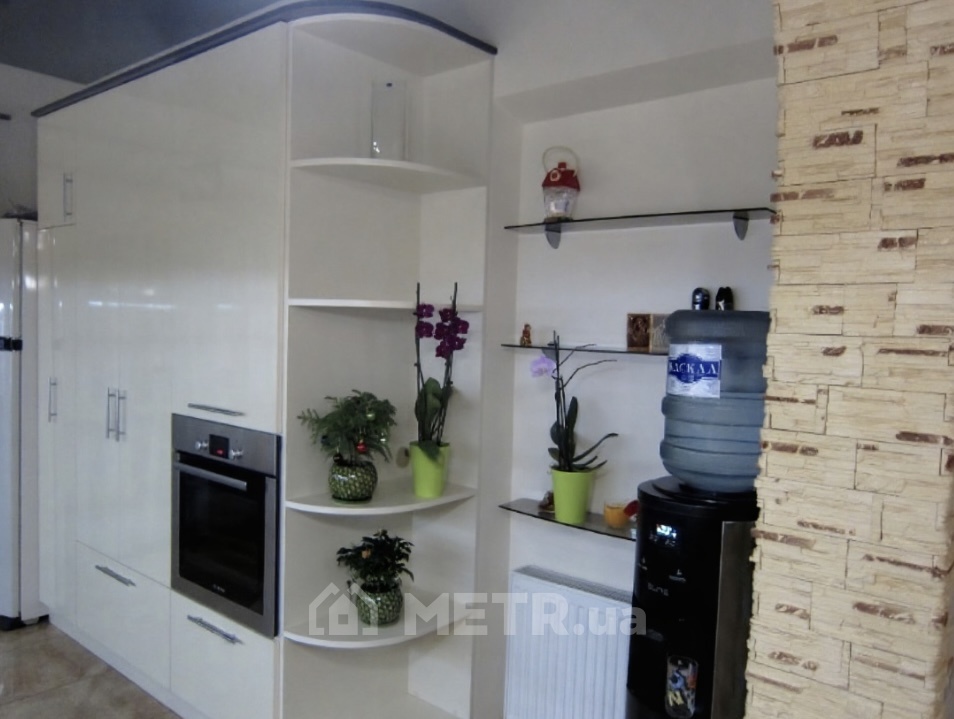 Фото дома, пгт Великодолинское, ул. Центральная (21734-4)