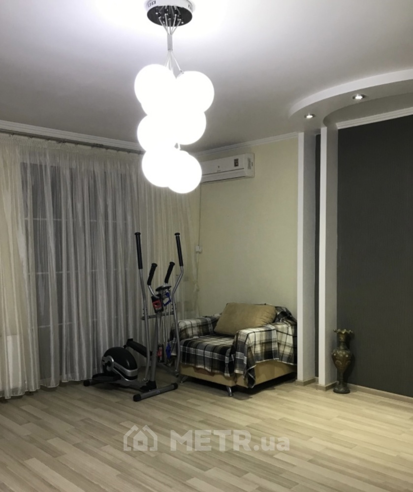 Фото дома, пгт Великодолинское, ул. Центральная (21734-6)