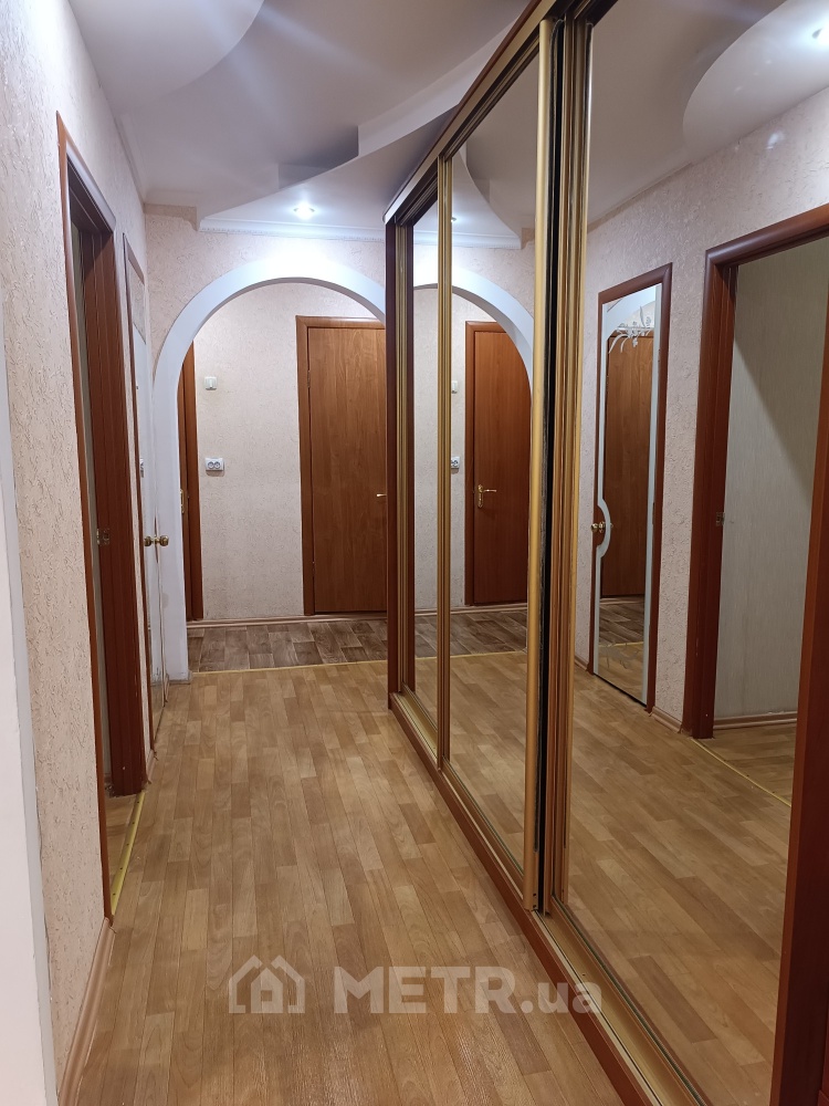 Фото квартиры, г. Черноморск, ул. Лазурная 7 (19818-11)