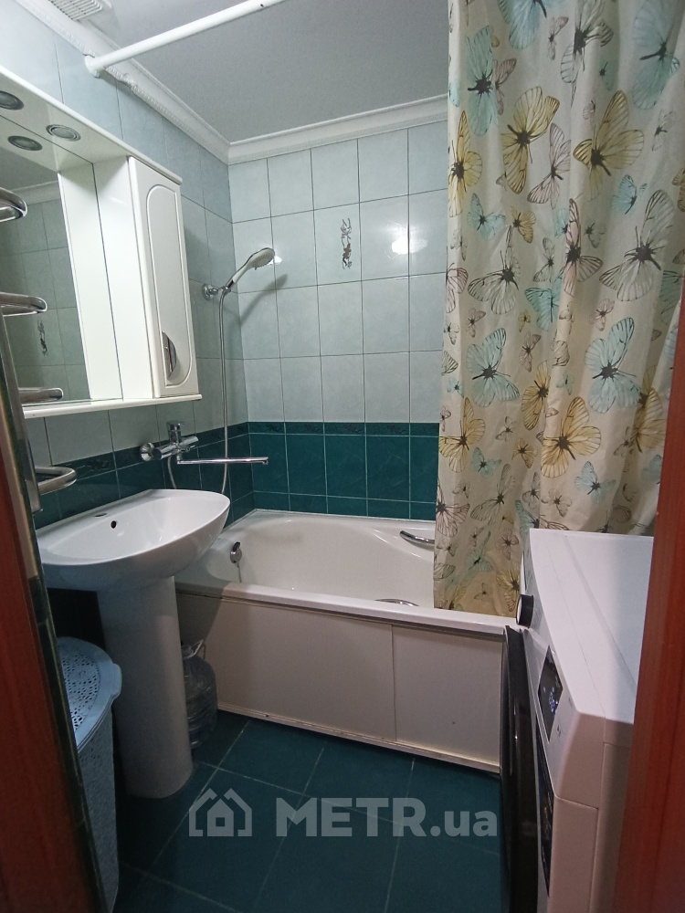 Фото квартиры, г. Черноморск, ул. Лазурная 7 (19818-9)