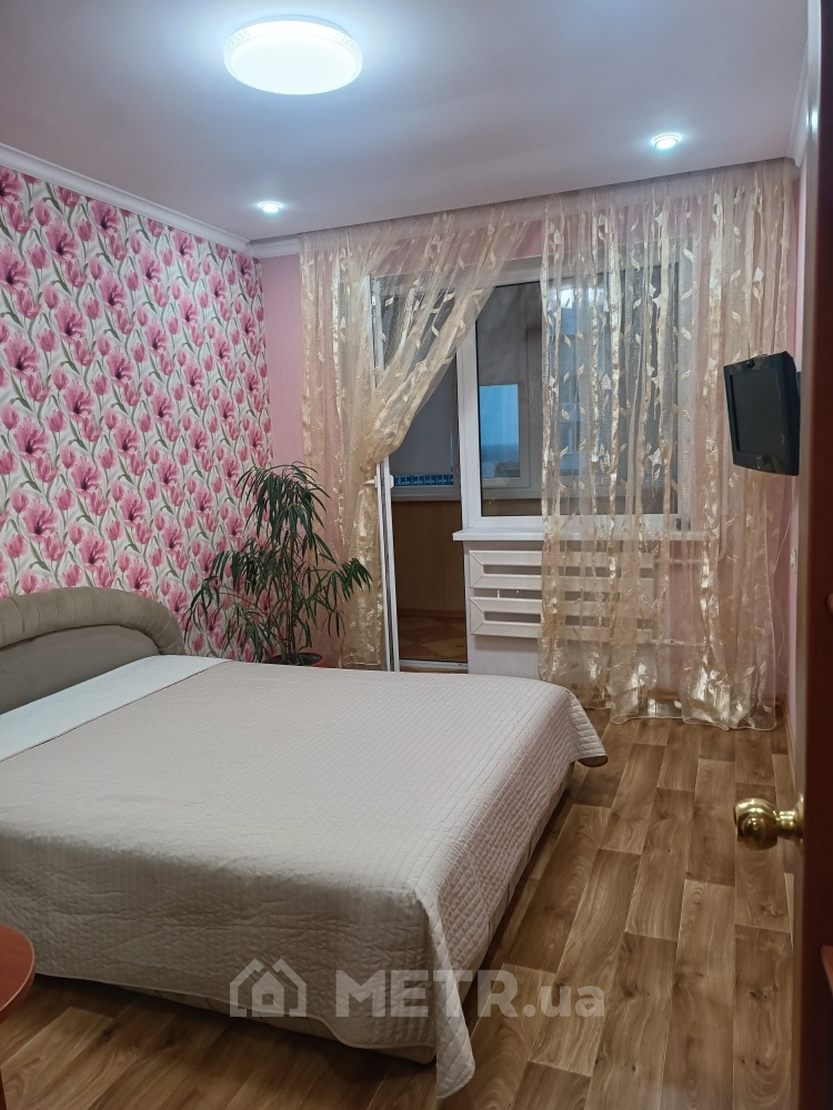 Фото квартиры, г. Черноморск, ул. Лазурная 7 (19818-5)