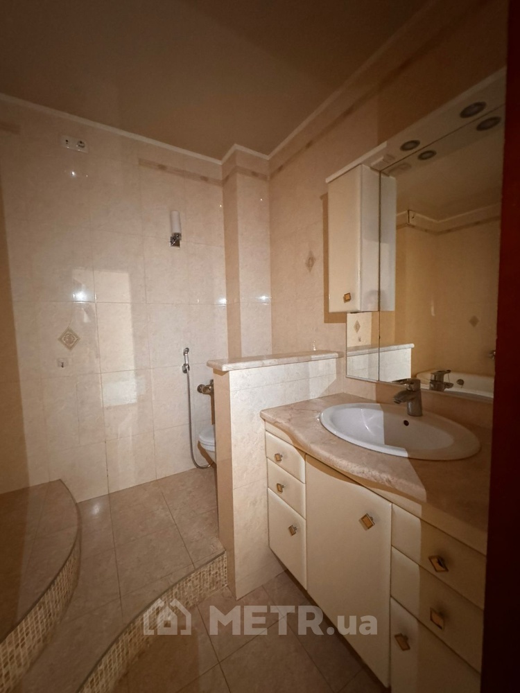 Фото коммерческой недвижимости, г. Одесса, ул. Академика Королёва 54 (22140-13)