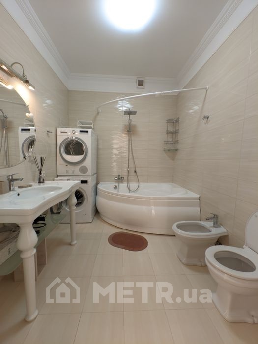 Фото квартиры, г. Одесса, ул. Литературная 1А (22291-12)