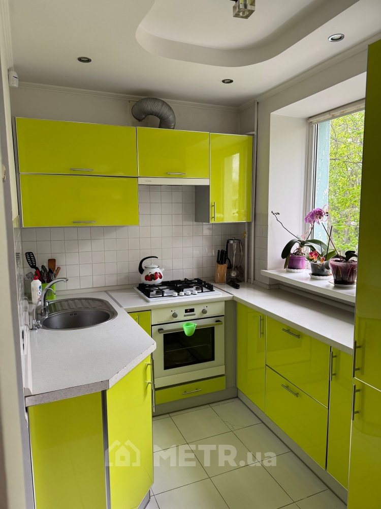 Фото квартиры, г. Черноморск, ул. Спортивная 12 (4282-1)