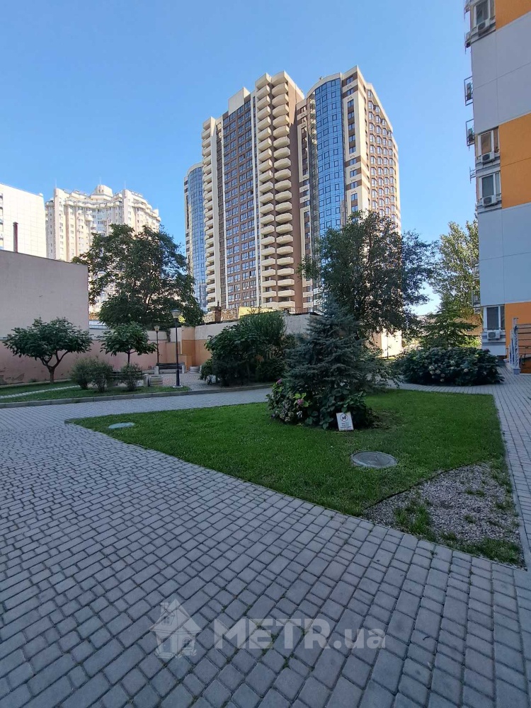 Фото комерційної нерухомості, м. Одеса, вул. Середньофонтанська 35 (23978-17)
